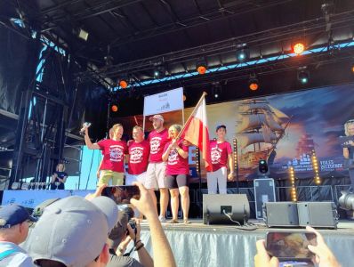 S/Y Belfer z trofeami po wygranej w The Tall Ships Races 2025