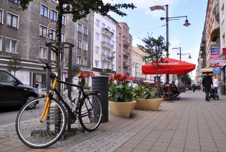 Zaparkowany rower na ulicy