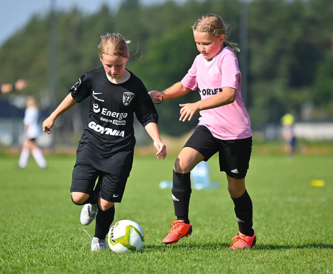 młode zawodniczki podczas gry