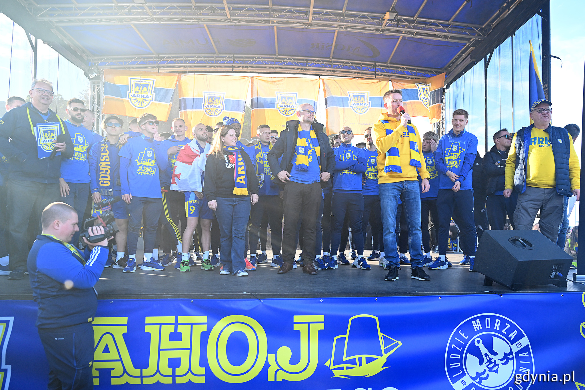 scena na skwerze Arki Gdynia