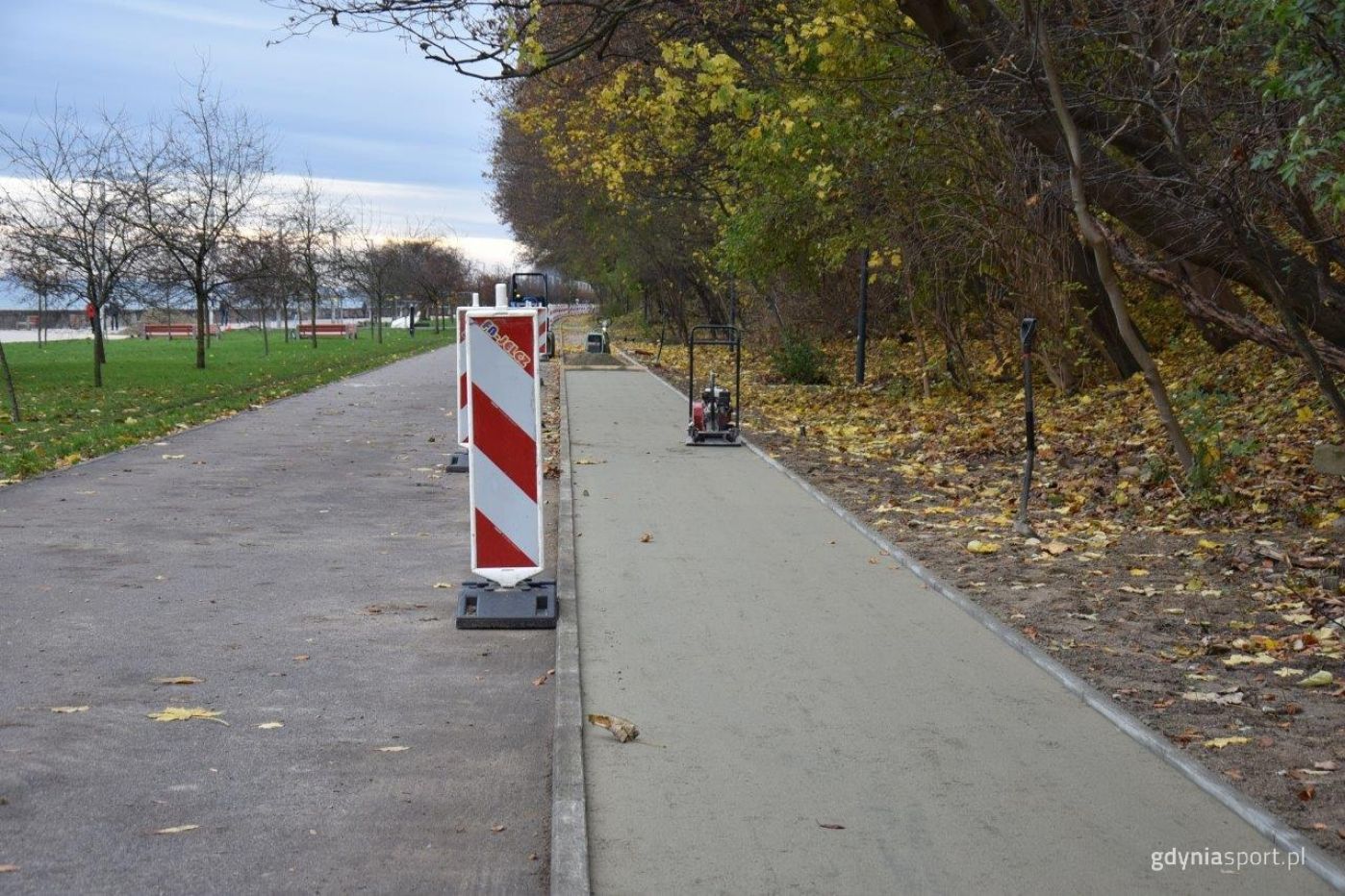 Bieżnia na bulwarze nadmorskim w trakcie budowy