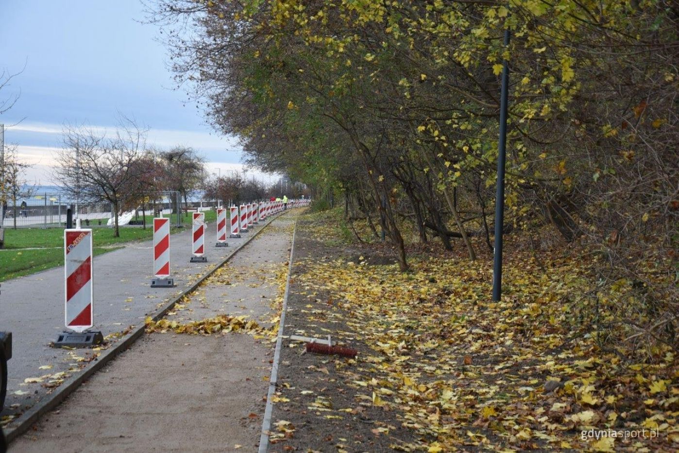 Bieżnia na bulwarze nadmorskim w trakcie budowy