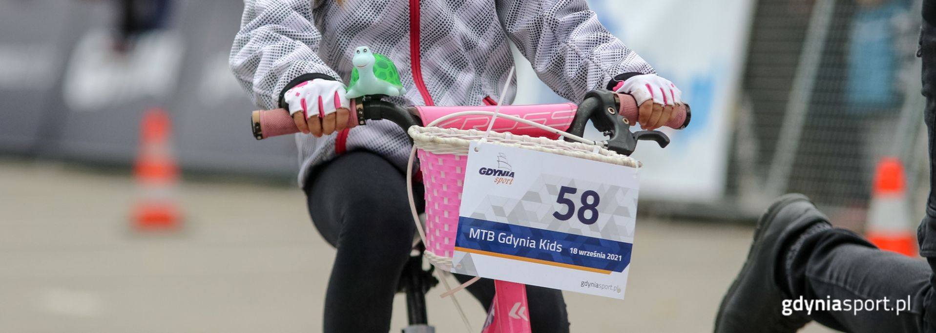 Dzieci podczas zawodów rowerowych MTB Gdynia Kids 2021 