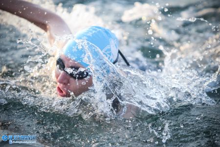 Gdynia Winter Swimming Cup 2022 - pływak w wodzie