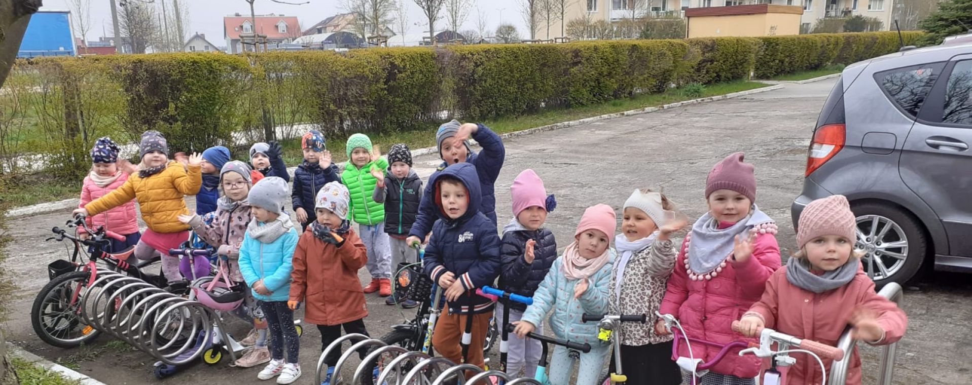 Dzieci na rowerkach 
