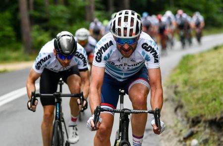 Kolarze jadący w wyścigu Gran Fondo w Gdyni