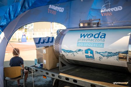 Beczkowóz PEWiK Gdynia na imprezie sportowej