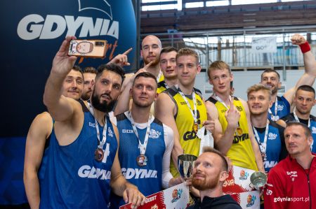 selfie zawodników ma podium