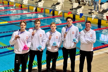Reprezentacja Polski Juniorów w pływaniu z medalami