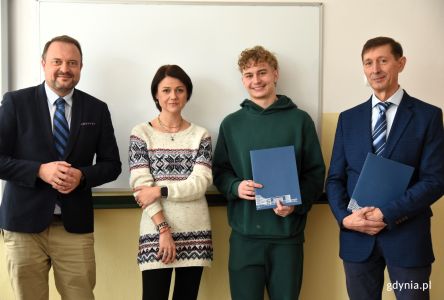 zawodnik podczas wręczenia