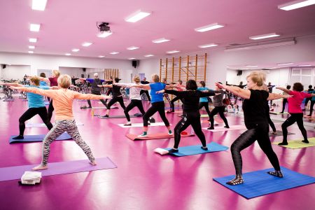 Ćwiczące kobiety na sali fitness