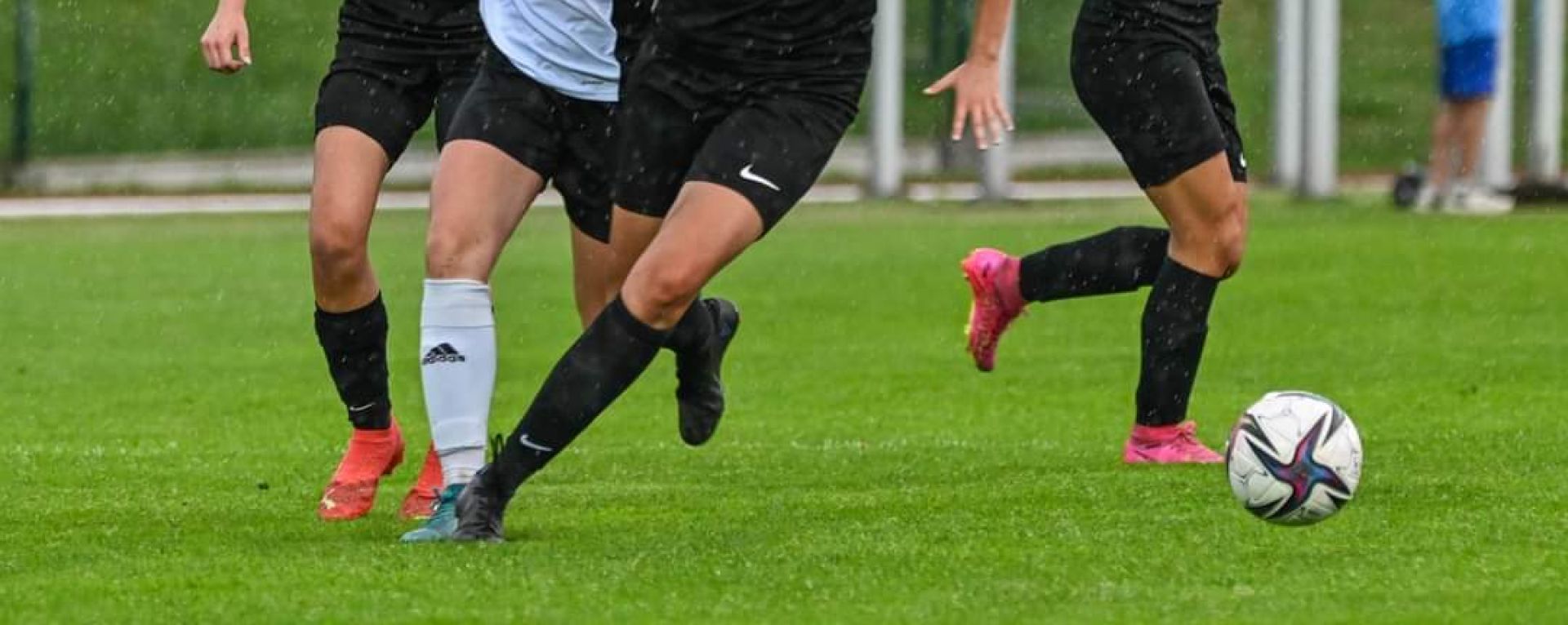 Kobiety grające w piłkę nożną