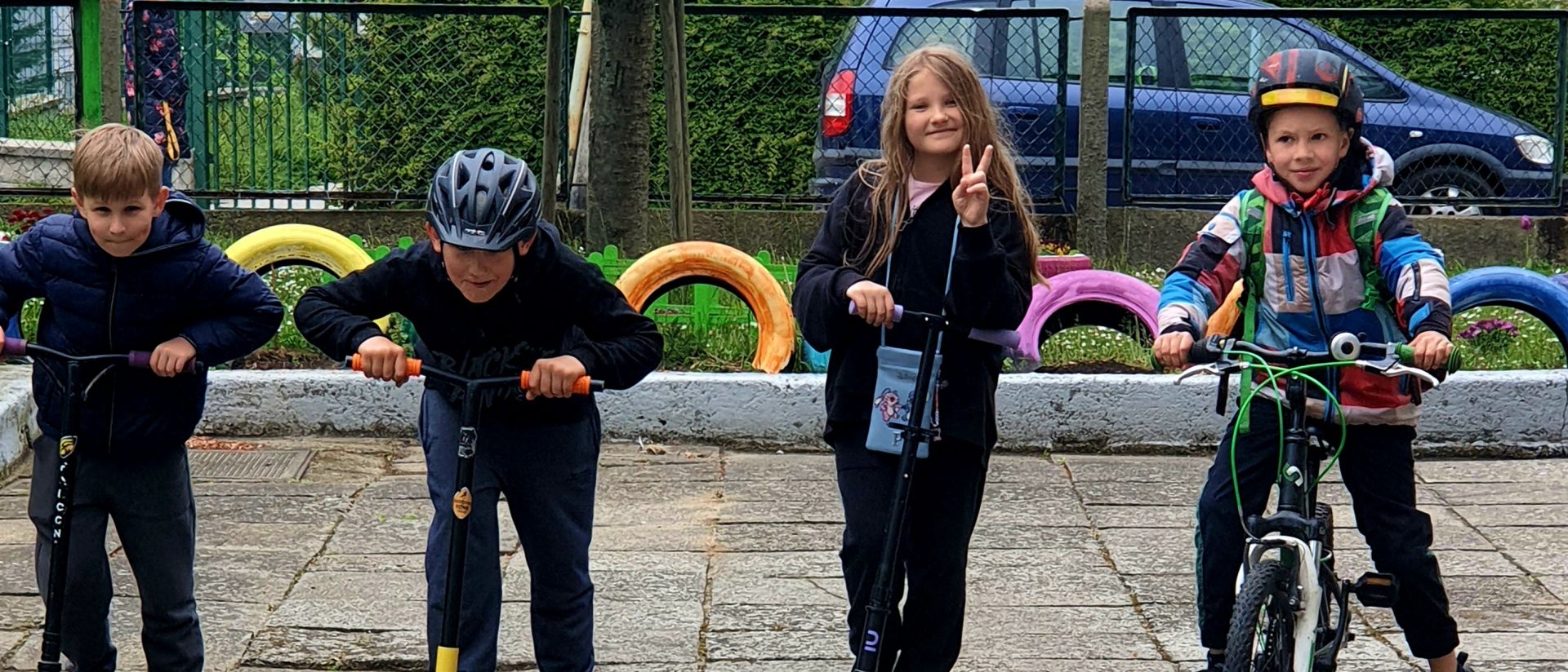 dzieci z rowerami