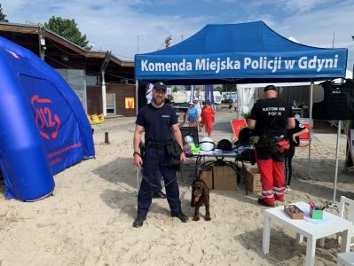 Stanowisko gdyńskiej Policji podczas pikniku Bezpieczne Fale