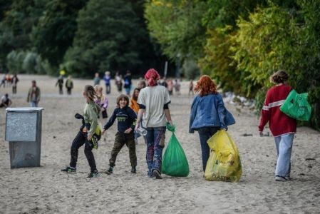Śmieci na gdyńskiej plaży