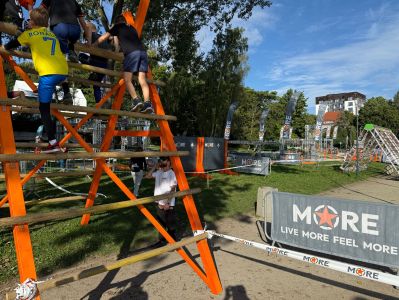 przeszkoda podczas biegów przeszkodowych